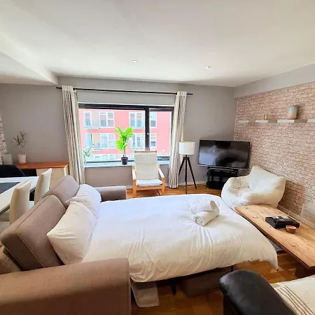 The Loft Sleeps 6 With Free Offstreet Parking Apartment *