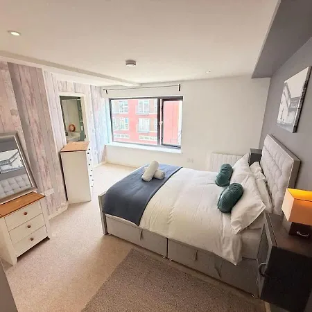 The Loft Sleeps 6 With Free Offstreet Parking