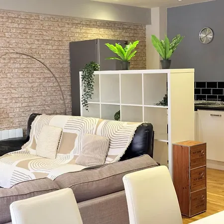 Apartment The Loft Sleeps 6 With Free Offstreet Parking Bristol