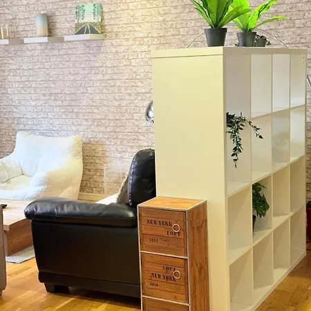 The Loft Sleeps 6 With Free Offstreet Parking *