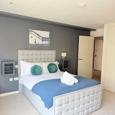 The Loft Sleeps 6 With Free Offstreet Parking Apartment *