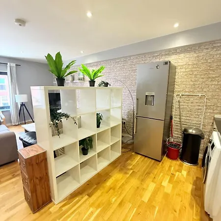 Apartment The Loft Sleeps 6 With Free Offstreet Parking