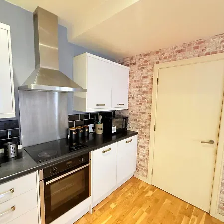 Apartment The Loft Sleeps 6 With Free Offstreet Parking Bristol