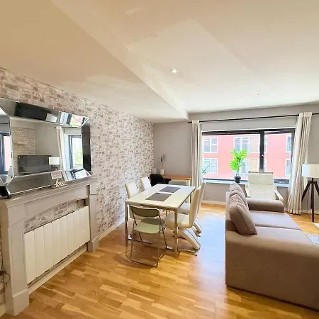 The Loft Sleeps 6 With Free Offstreet Parking Apartment *