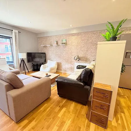 Apartment The Loft Sleeps 6 With Free Offstreet Parking Bristol
