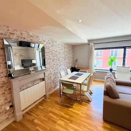 The Loft Sleeps 6 With Free Offstreet Parking Apartment *