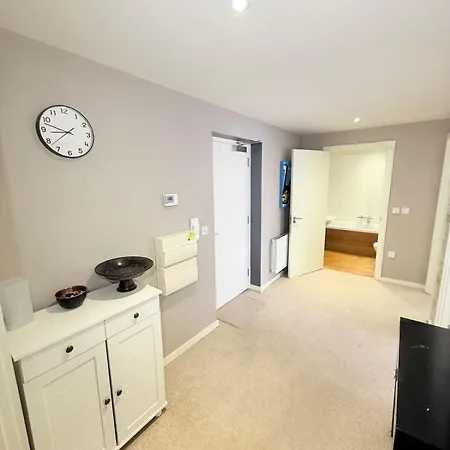 The Loft Sleeps 6 With Free Offstreet Parking