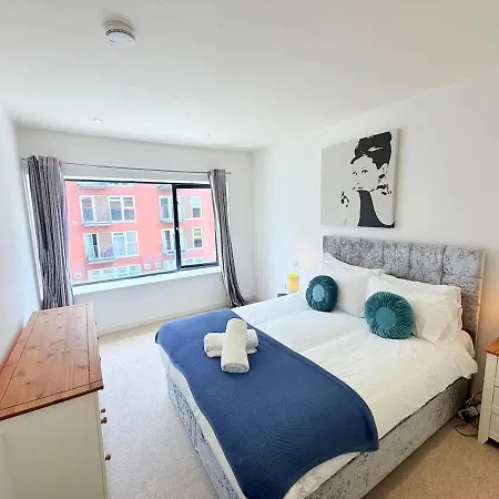 The Loft Sleeps 6 With Free Offstreet Parking Bristol