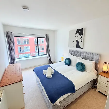The Loft Sleeps 6 With Free Offstreet Parking Bristol