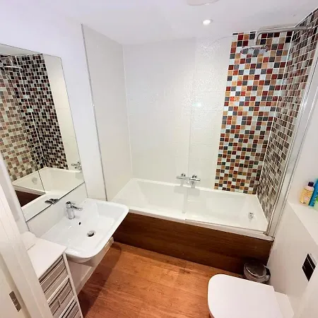 Apartment The Loft Sleeps 6 With Free Offstreet Parking *