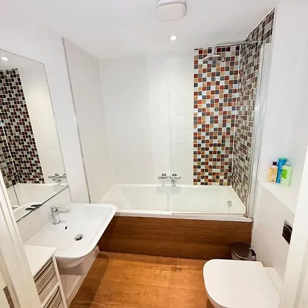 Apartment The Loft Sleeps 6 With Free Offstreet Parking *