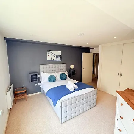 The Loft Sleeps 6 With Free Offstreet Parking * Bristol