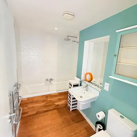 The Loft Sleeps 6 With Free Offstreet Parking